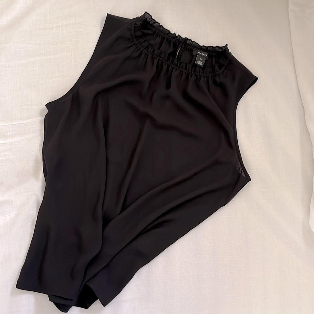 Women’s size medium Halogen high neck sleeveless blouse